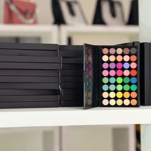 Compact 40 colour pallete